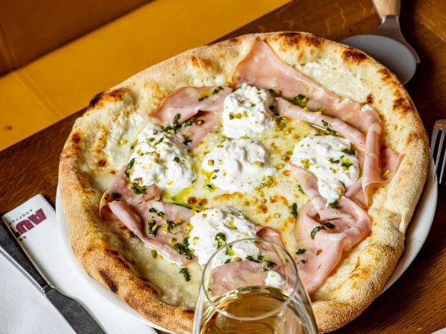 Auteuil Brasserie Pizza Mortadelle