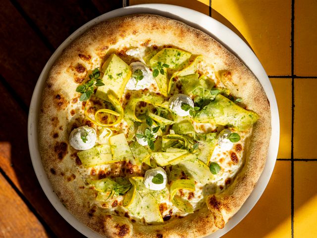 Auteuil Brasserie Pizza zucchine & Ricotta