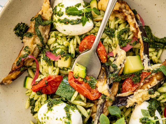 Auteuil Brasserie Salade d’orzo à la méditerranéenne